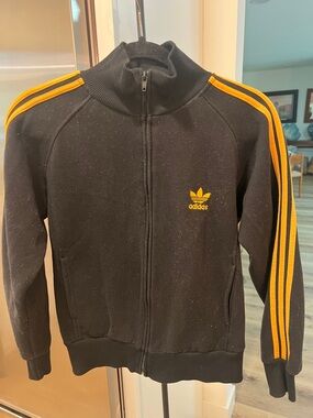 Vintage sz XL adidas Black Jacket with Yellow Stripe Detailing